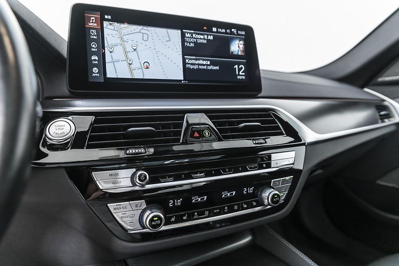 BMW Řada 5 545e xDrive Msport*1.majitel - fotka 31 z 38
