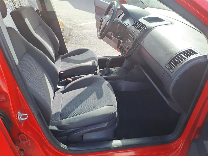 Volkswagen Polo 1,0 i - fotka 8 z 13