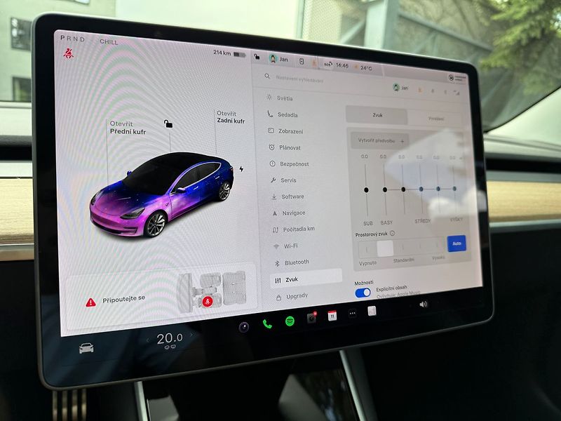 Tesla Model 3 Long Range AWD - fotka 26 z 38