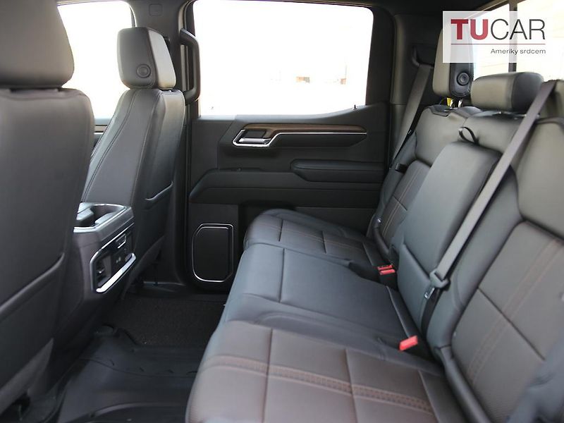 Chevrolet Silverado (2026) High Country 6.2 V8  - fotka 38 z 48
