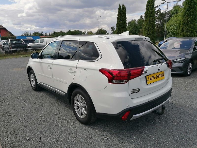 Mitsubishi Outlander (2017) 2.2DI-D 4WD 132kW ČR - fotka 5 z 19