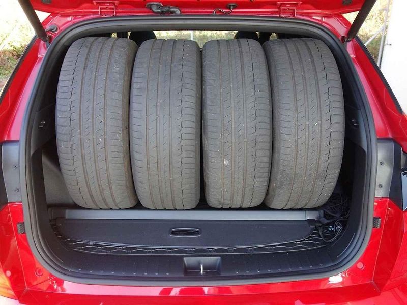Škoda Karoq patří k nejoblíbenějším autům v ČR.