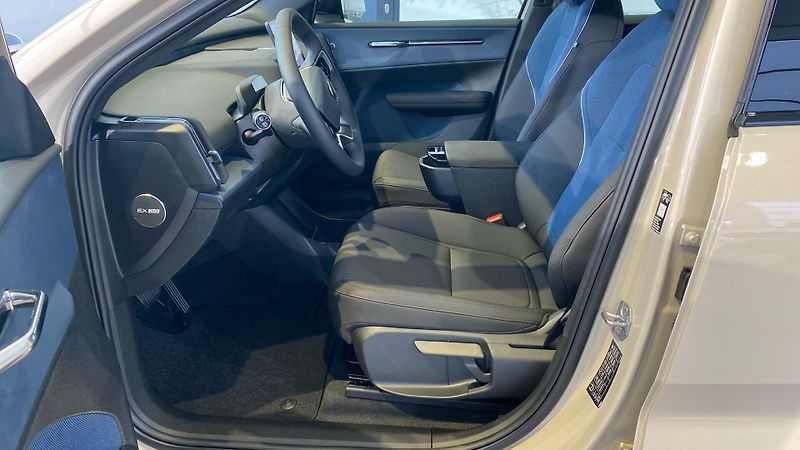 Volvo EX30 (2026) PLUS, P5 electric, 200 kW / 27 - fotka 8 z 15
