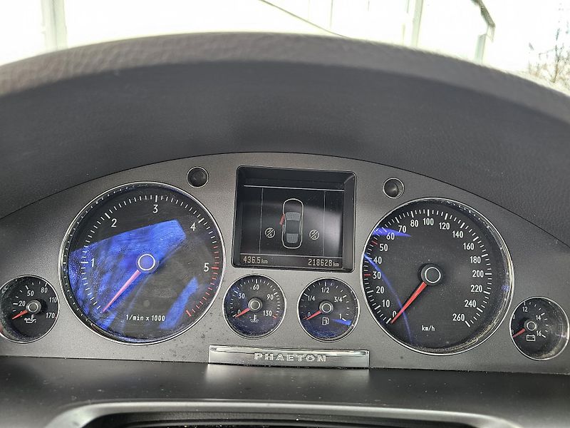 Volkswagen Phaeton (2007) 3.0TDI, 4x4, MĚCHY, ŠíBR - fotka 11 z 16