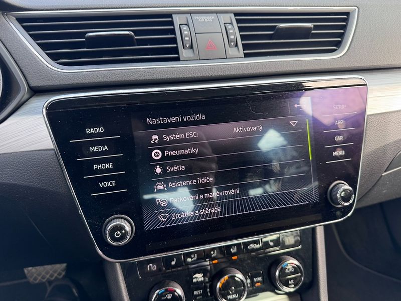 Škoda Superb (2019) 1,5 TSI 110 KW 2. MAJ KM - fotka 32 z 44
