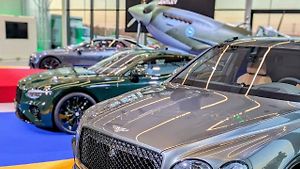 Auta se představila v novém showroomu Bentley v Praze.