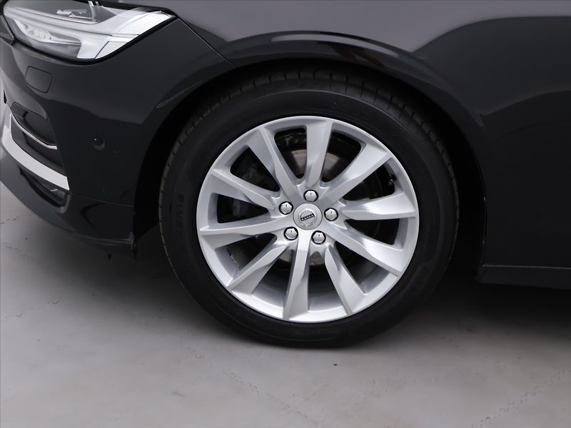 Volvo V90 2,0 D4 140kW Drive-E Momentum - fotka 28 z 35