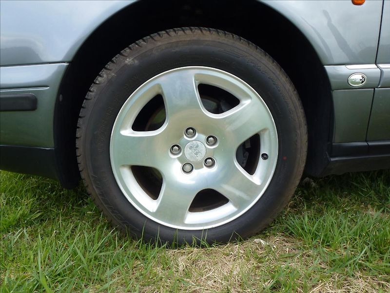 Audi A8 4,2 V8 Quattro 4x4 AUTOMAT - fotka 56 z 65