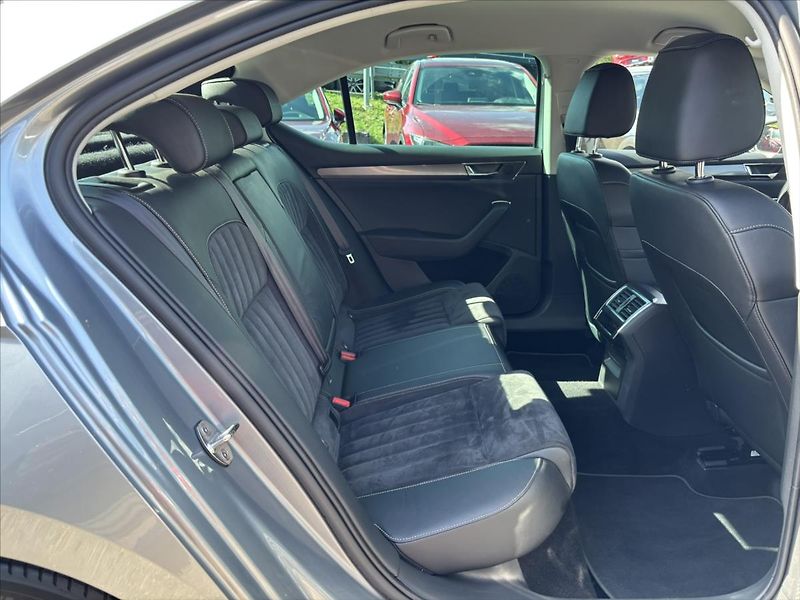 Škoda Superb 2,0 TDi AT Style SERVIS - fotka 15 z 43