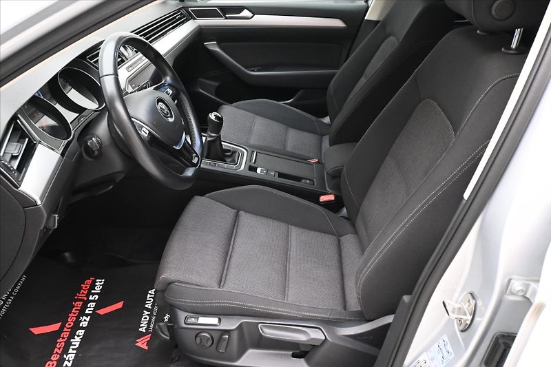 Volkswagen Passat 2,0 TDI 110 kW Navigace Záruka - fotka 13 z 31