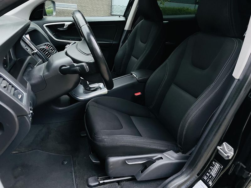 Volvo XC60 2.4D 4x4 AUT SERVISKA TAŽNÉ - fotka 27 z 43
