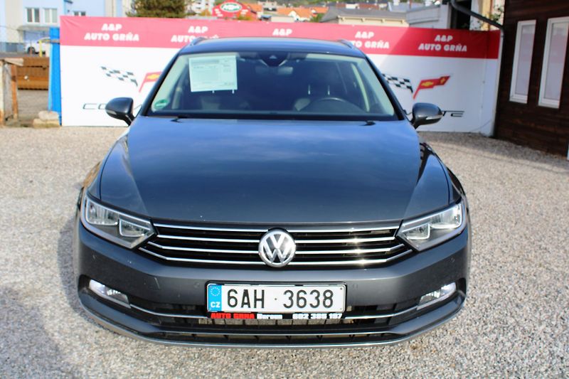 Volkswagen Passat (2017) 2,0TDI HIGHLINE XENONY ALUKOLA - fotka 2 z 17