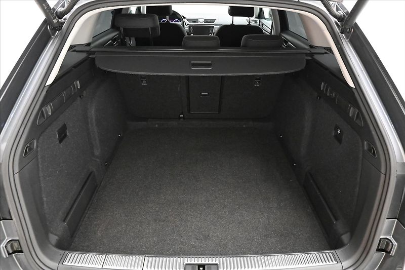 Škoda Superb 2,0 TDI 110 kW DSG Style Záruk - fotka 10 z 31