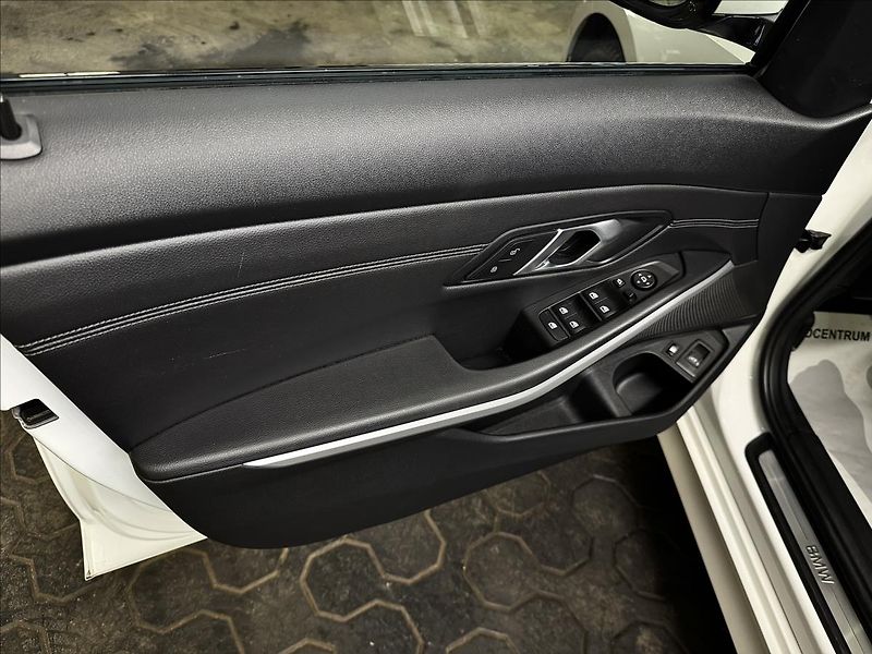 BMW Řada 3 330E 215kW XDRIVE TAŽNÉ 2XALU - fotka 14 z 50