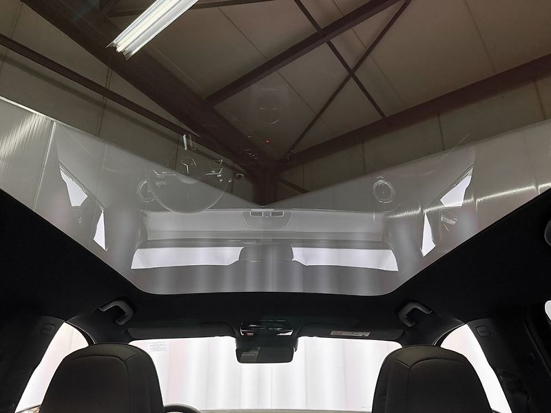 Mercedes-Benz GLB 8G-eDCT 4MATIC AMG, PANORAMA, - fotka 23 z 27