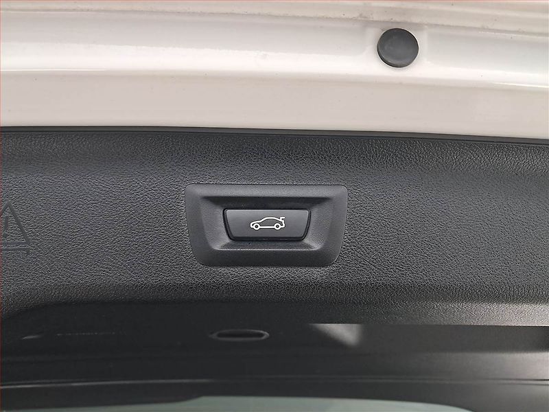 BMW Řada 5 (2019) M Sport 530d xDrive - fotka 16 z 23