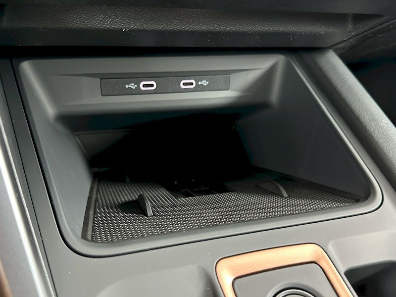Cupra Leon (2026) ST 2.0 TSI 150kW 4x4 DSG - fotka 23 z 32
