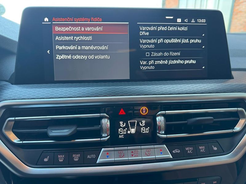 BMW X3 (2024) xDrive20d M paket + tažné - fotka 29 z 34