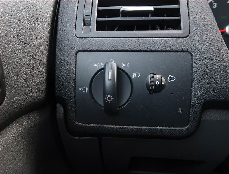 Ford C-MAX (2009) 1.6, po STK, slušný stav - fotka 16 z 21