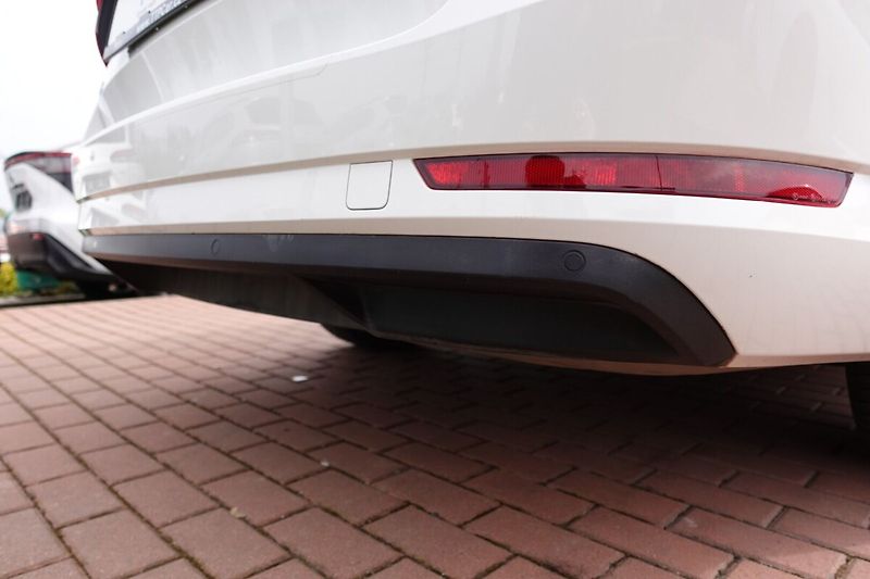Škoda Superb 1.4 TSI 110kW Active Combi DSG - fotka 24 z 26
