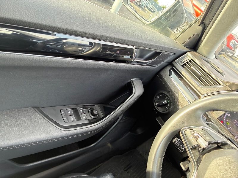 Škoda Superb (2023) L&K 2.0TDI 147kW DSG 4x4 TAŽNÉ - fotka 11 z 11