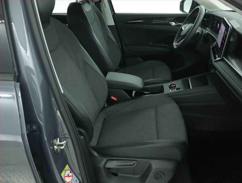 Volkswagen Tayron (2025) 1.5 eTSI - fotka 9 z 19