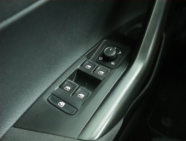 Volkswagen Taigo (2022) R-Line 1.5 TSI - fotka 17 z 17