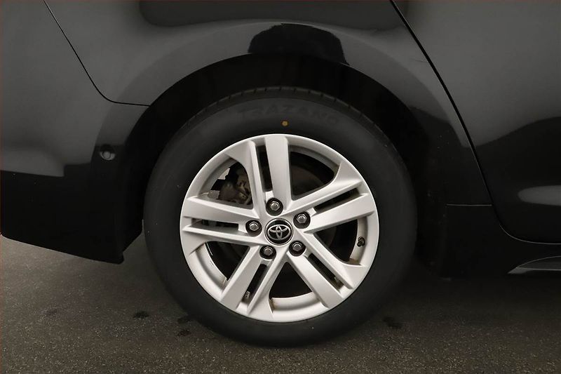 Toyota Corolla (2022) 2.0 Hybrid - fotka 18 z 18