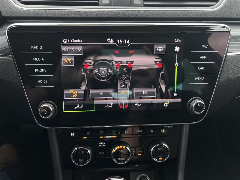 Škoda Superb 2,0 TDI 147kW Style 4x4 DSG - fotka 33 z 37