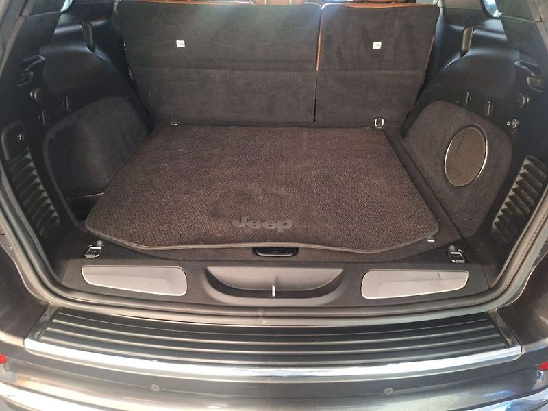 Jeep Grand Cherokee 3,0 V6 SUMMIT - fotka 15 z 20