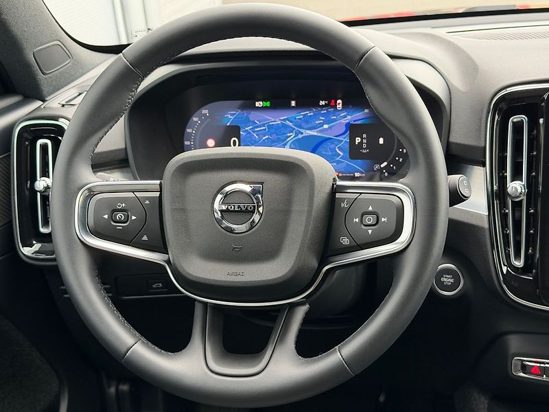 Volvo XC40 ACC, BLIS, FULL LED - fotka 23 z 24