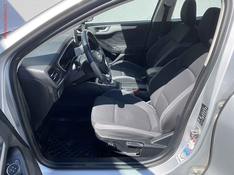 Ford Focus (2018) 1.5 TDCi, AC, navi, park - fotka 9 z 19