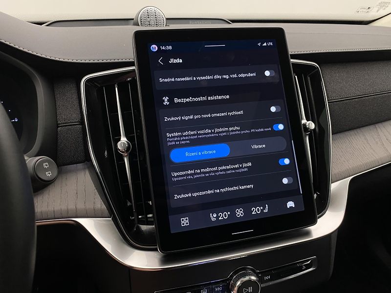 Volvo XC90 T8 RECHARGE BRIGHT ULTRA 7míst - fotka 53 z 70