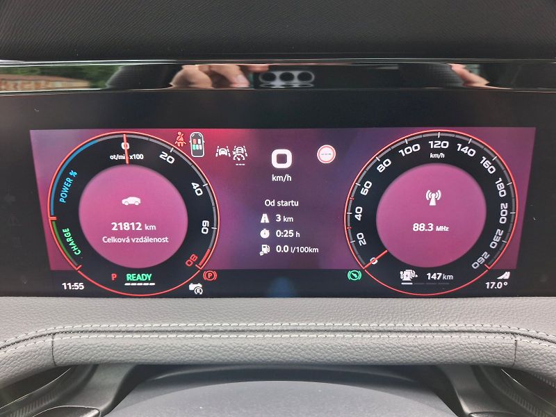 Škoda Superb (2025) Combi iV SportLine DSG 1,5TSi - fotka 16 z 35