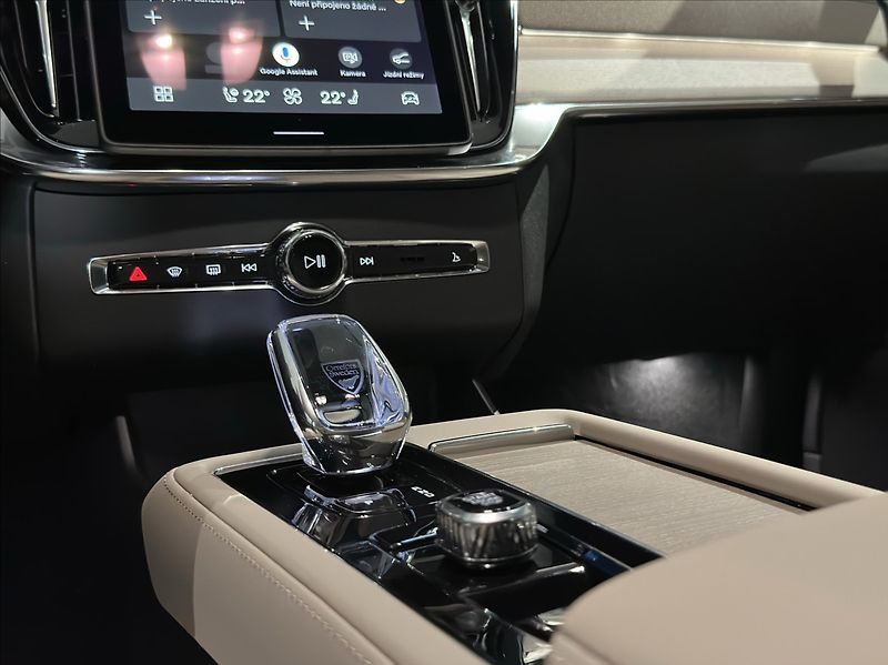 Volvo XC90 (2026) 2,0 T8  Plus Dark - fotka 28 z 37