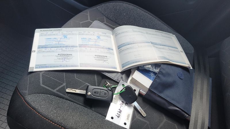 Peugeot Partner TEPEE 1,6 HDI PŮVOD ČR - fotka 19 z 21