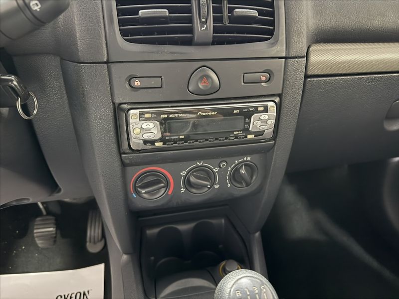 Renault Clio 1,2   i 135.000KM ZADNÍ ČIDLA - fotka 10 z 18