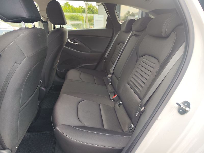 Hyundai i30 1.5 T-GDI/103kW Style - fotka 12 z 34