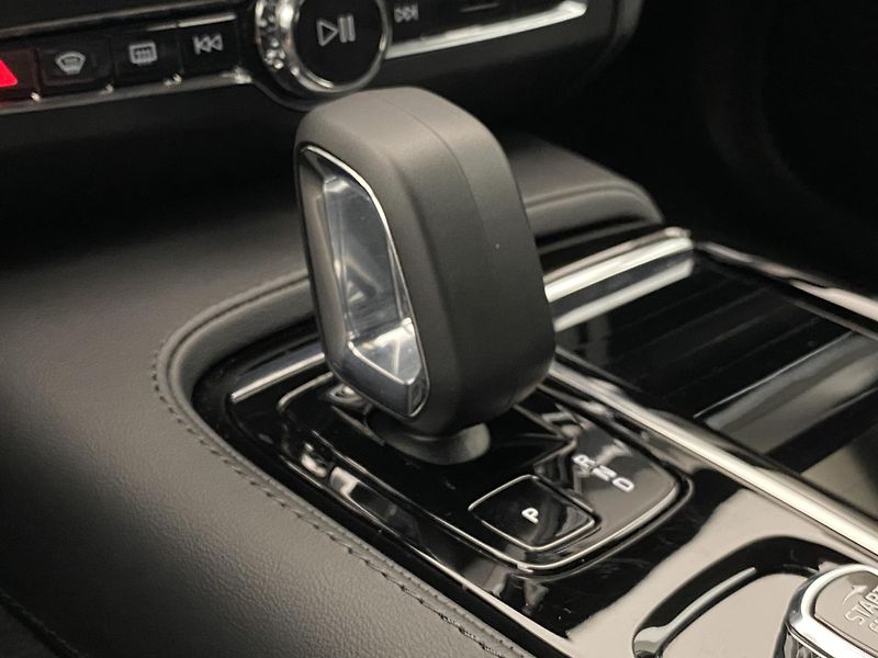 Volvo V90 T6 AWD PLUG-IN PLUS DARK TAŽNÉ - fotka 28 z 53