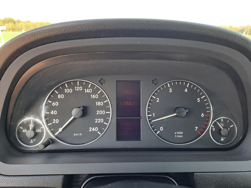 Mercedes-Benz Třídy A (2008) 1.5 AUTOMAT SERVISKA PĚKNÝ - fotka 19 z 37