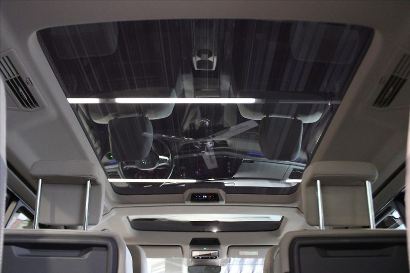 Volkswagen Multivan TDi DSG Edition Pano/HUD/HarKa - fotka 31 z 37