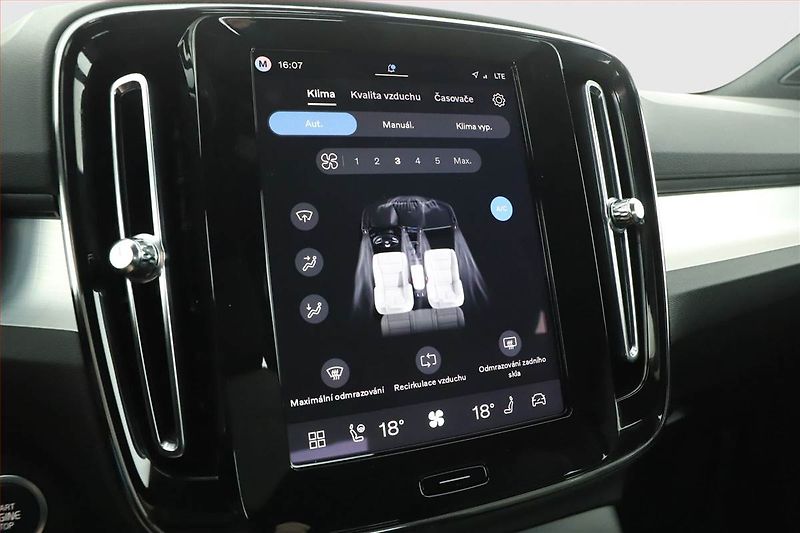Volvo XC40 (2026) B3 - fotka 13 z 22