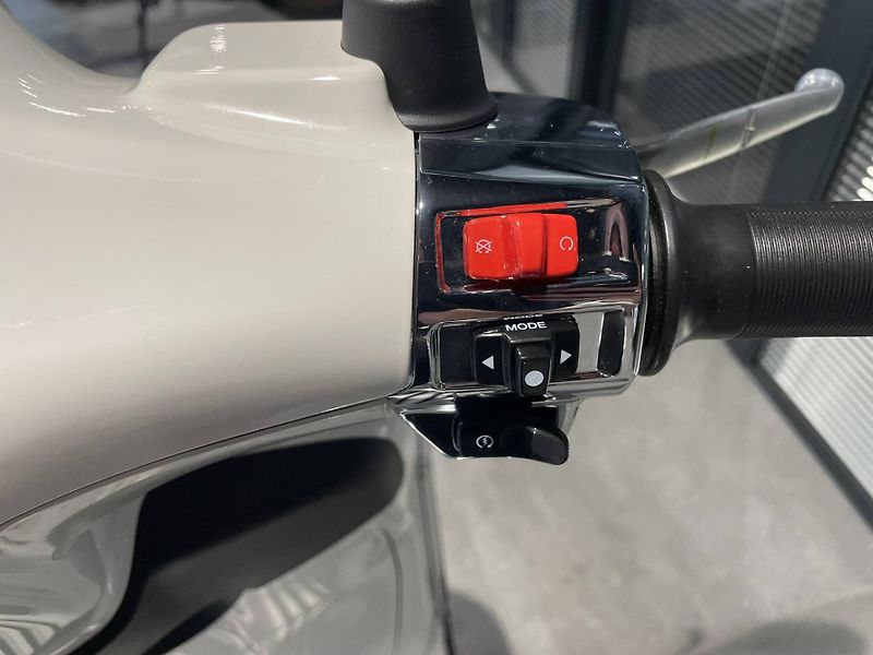 Vespa (2026) Primavera 125 EU5+ - fotka 9 z 9