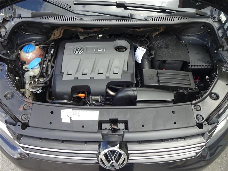 Volkswagen Touran 2,0 TDI 103kW 7.MÍST - fotka 46 z 55