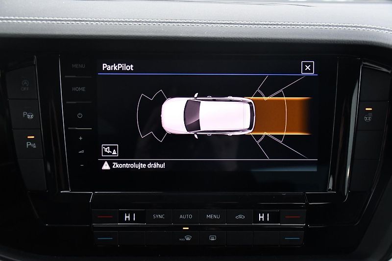 Volkswagen Touareg 3.0TDi 4MOTION REZERVACE - fotka 31 z 35