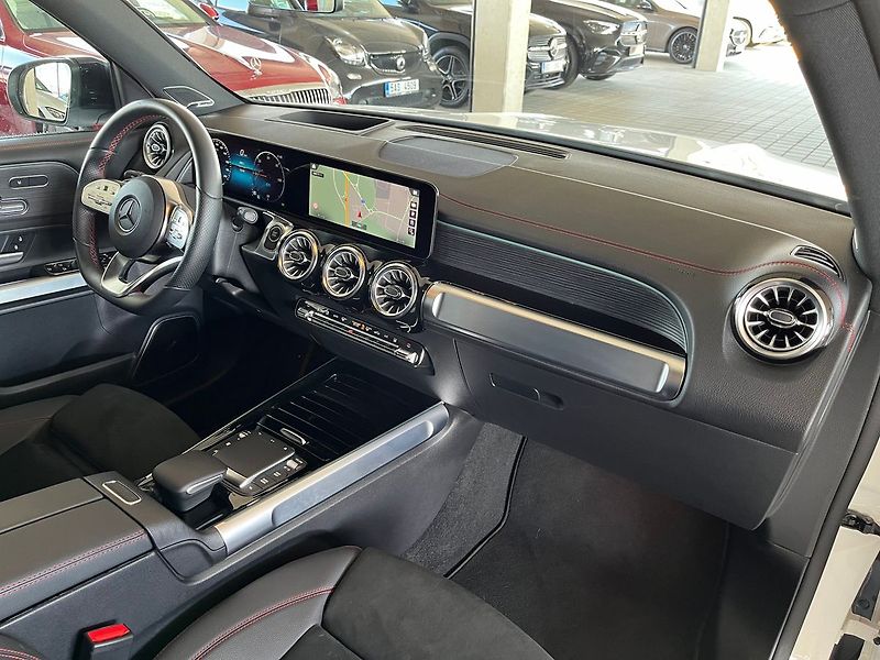 Mercedes-Benz EQB 300 4MATIC - fotka 19 z 20