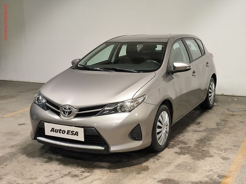Toyota Auris (2015) 1.3 VVT-i, Cool, +kola - fotka 3 z 17