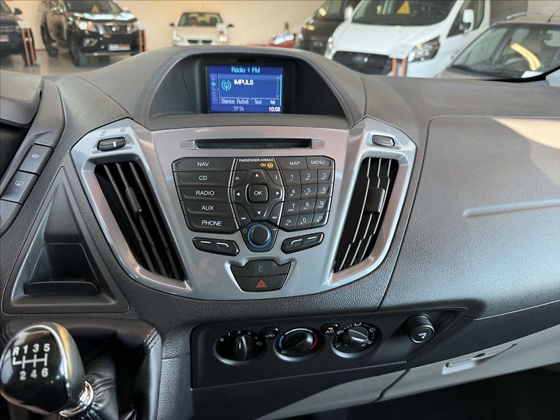 Ford Tourneo Custom 2,2 Titanium,114kW,1maj. - fotka 15 z 32