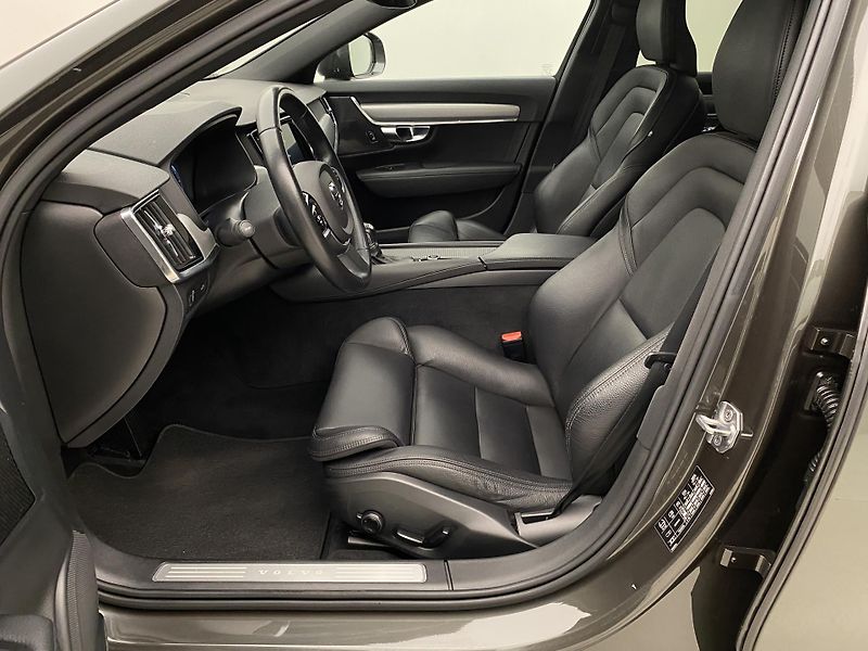 Volvo V90 CC D5 AWD MOMENTUM AUT CZ - fotka 3 z 44