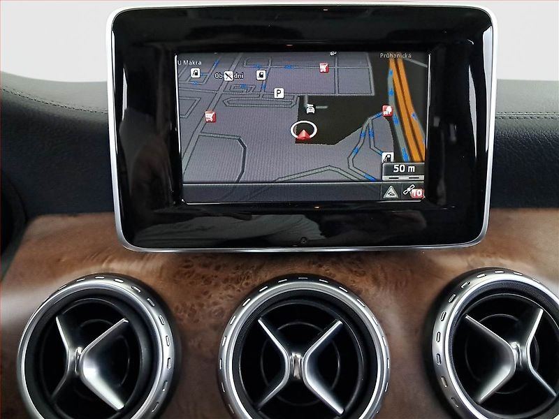 Mercedes-Benz GLA (2014) 220 CDI 4MATIC, 4X4 - fotka 23 z 25